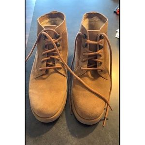Women’s “Neumel” UGG boots (size9)